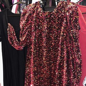 Not burgundy more PINKS AND GOLD with the beautiful color shift